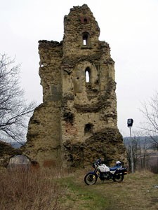Věž dražického hradu